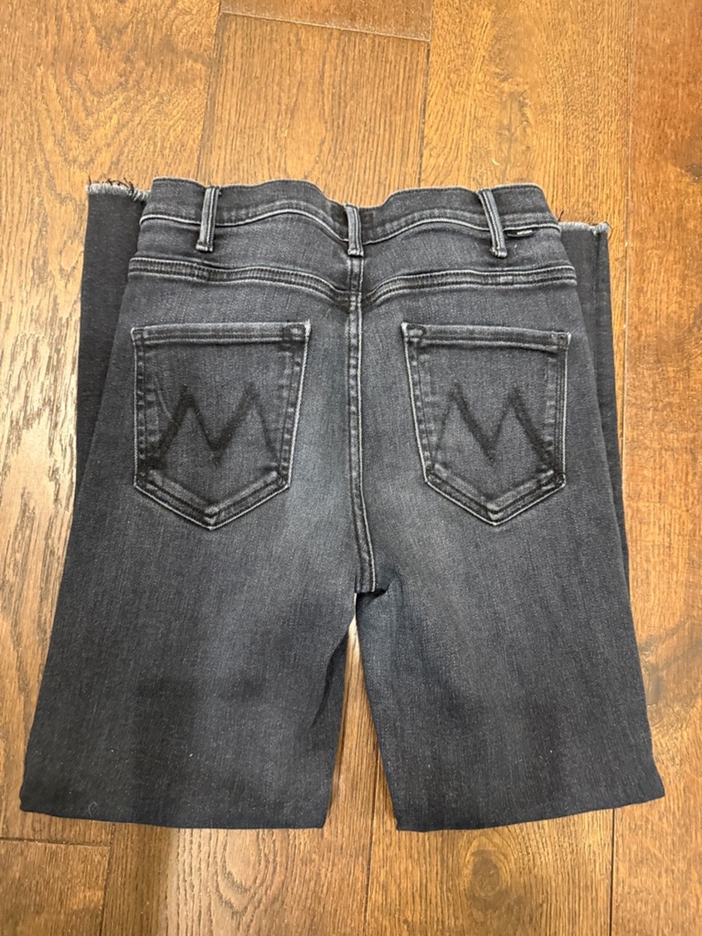 MOTHER Black Washed Ankle Crop Jeans with Back Pocket M Detail
